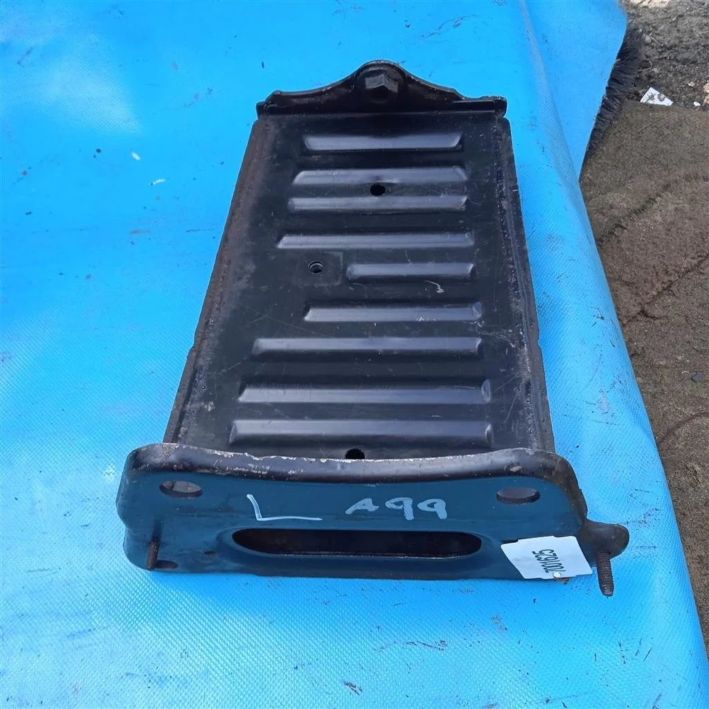 Кронштейн усилителя переднего бампера Lexus GS300