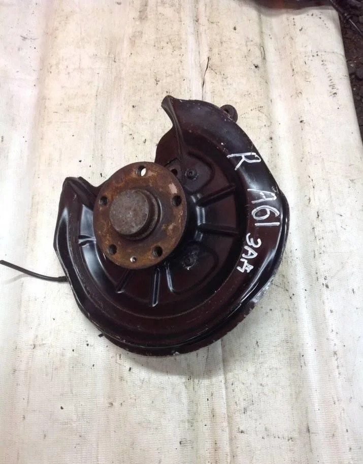 Кулак  задний правый Audi A3 8PA (2004-2013)