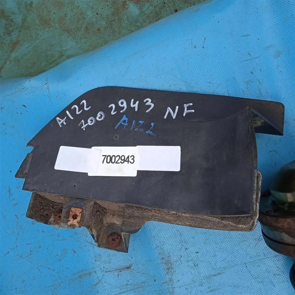 Брызговик задний правый VW Touareg NF (2011-2018)