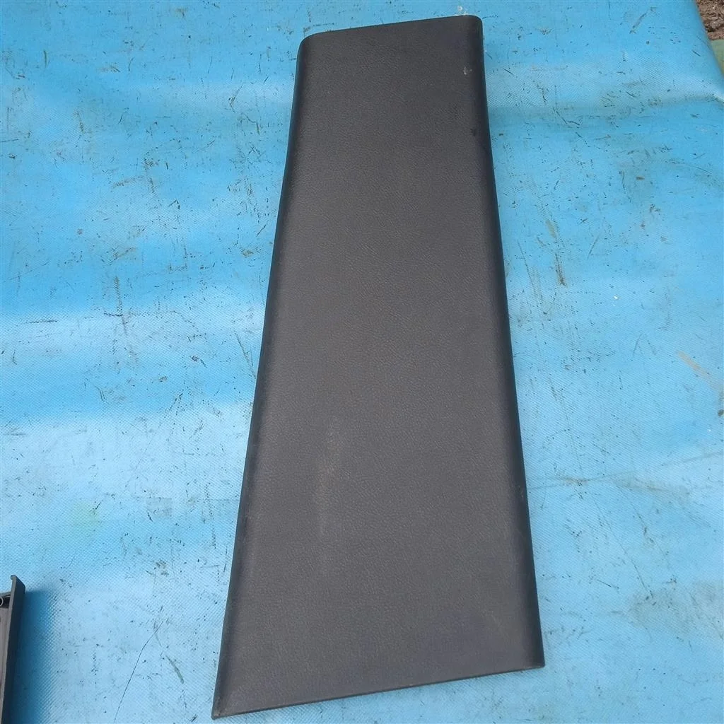 Обшивка центральной стойки правая Land Rover RANG