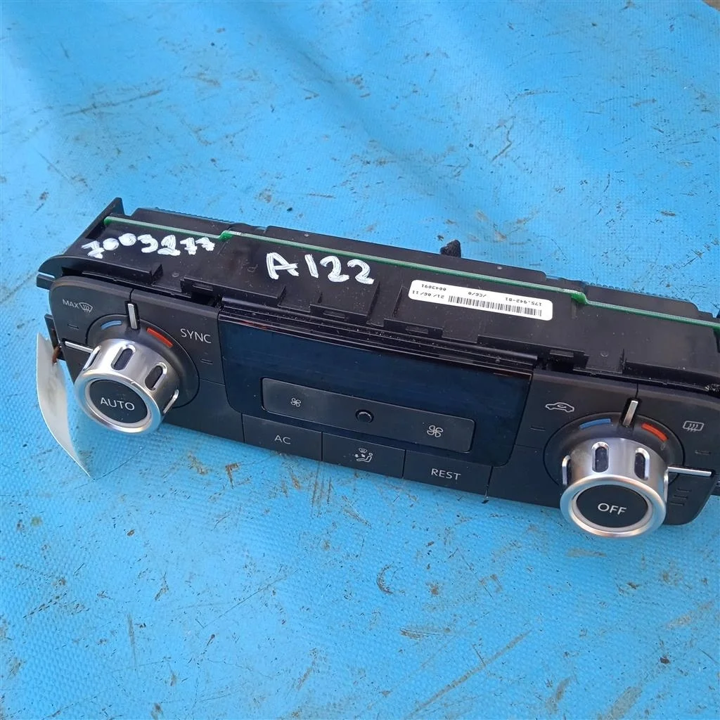 Блок управления кондиционером и климатом VW Touar