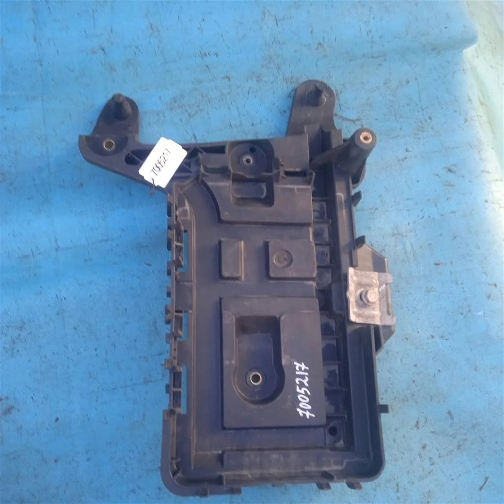 АКБ корпус крепления VW