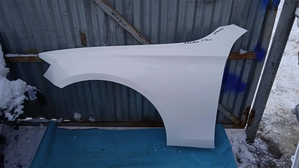 Крыло переднее левое Mercedes W213 E class 2016-