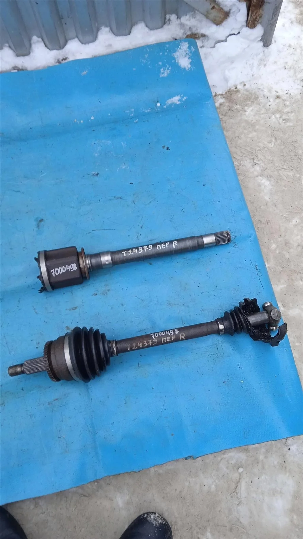 Приводной вал передний правый Land Rover RANGE RO