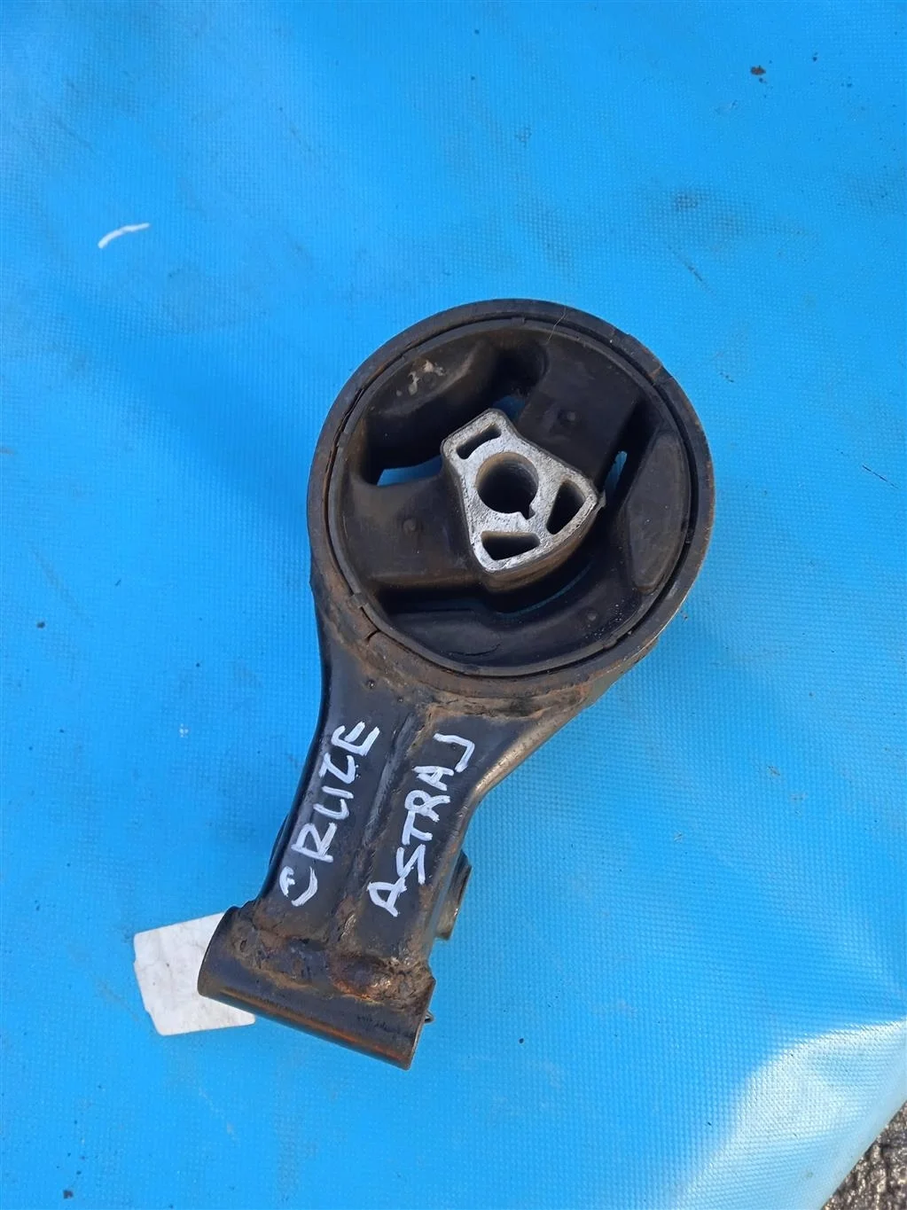 Опора двигателя задняя Opel Astra J (2009-2015)