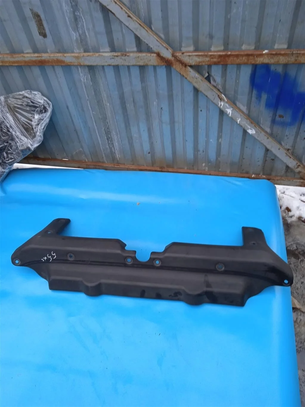 Накладка замка капота Kia Sorento (2002-2009)