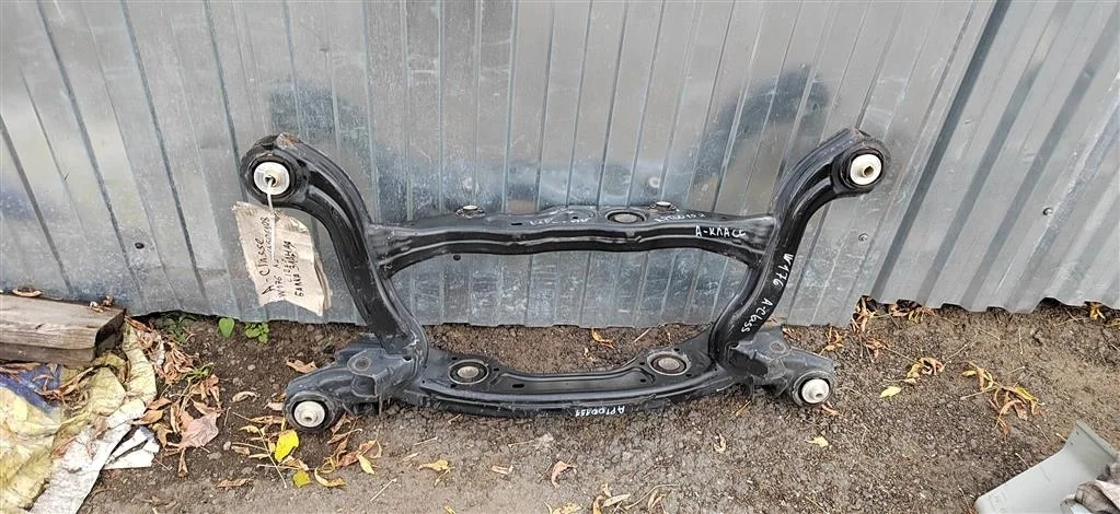 Балка подмоторная  поперечная Mercedes W169 A Cla