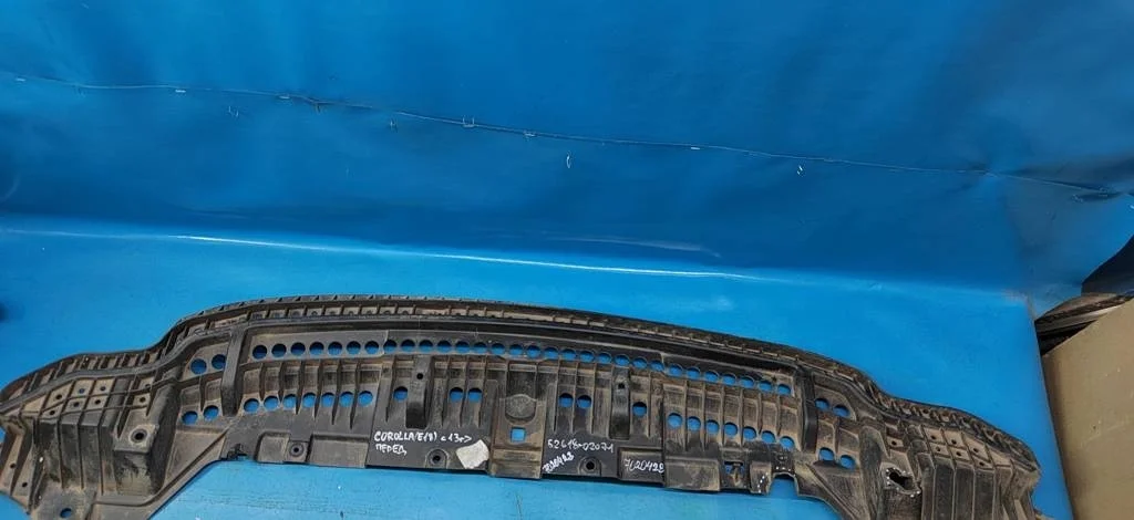 Пыльник переднего бампера Toyota Corolla E18 2013>