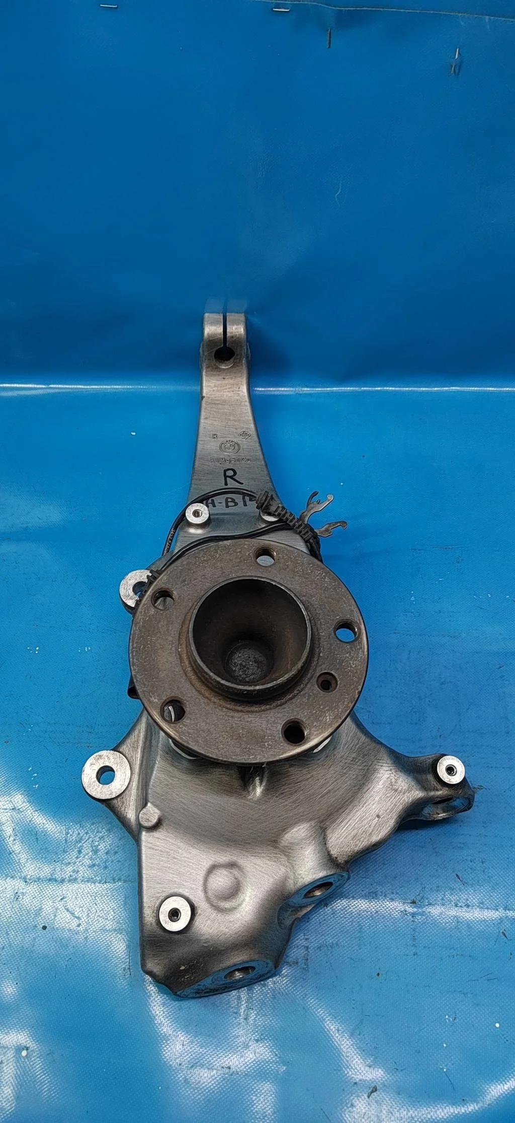 Кулак поворотный передний правый BMW 5-серия F10/