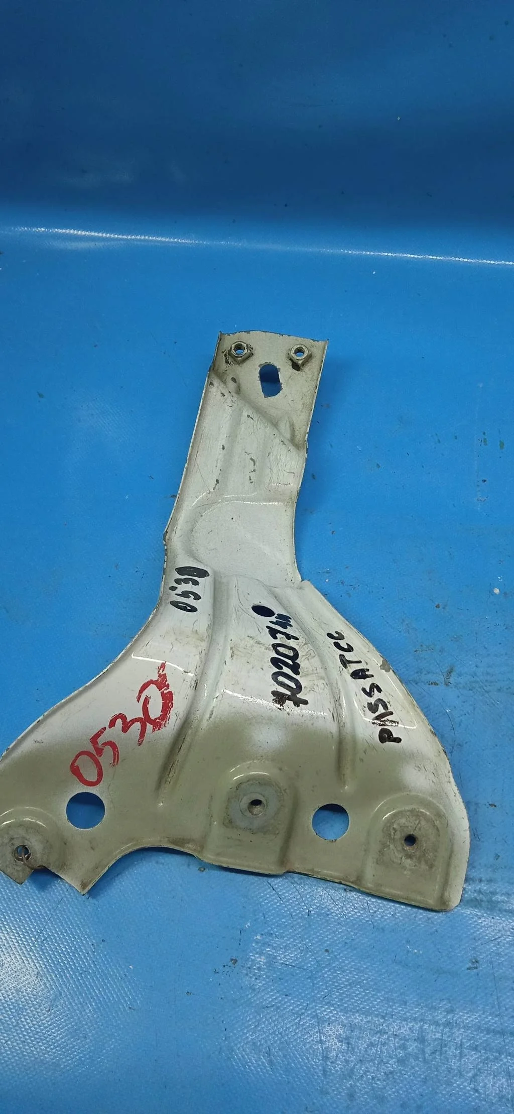 Кронштейн крепления крыла VW Passat CC (2008-2012)