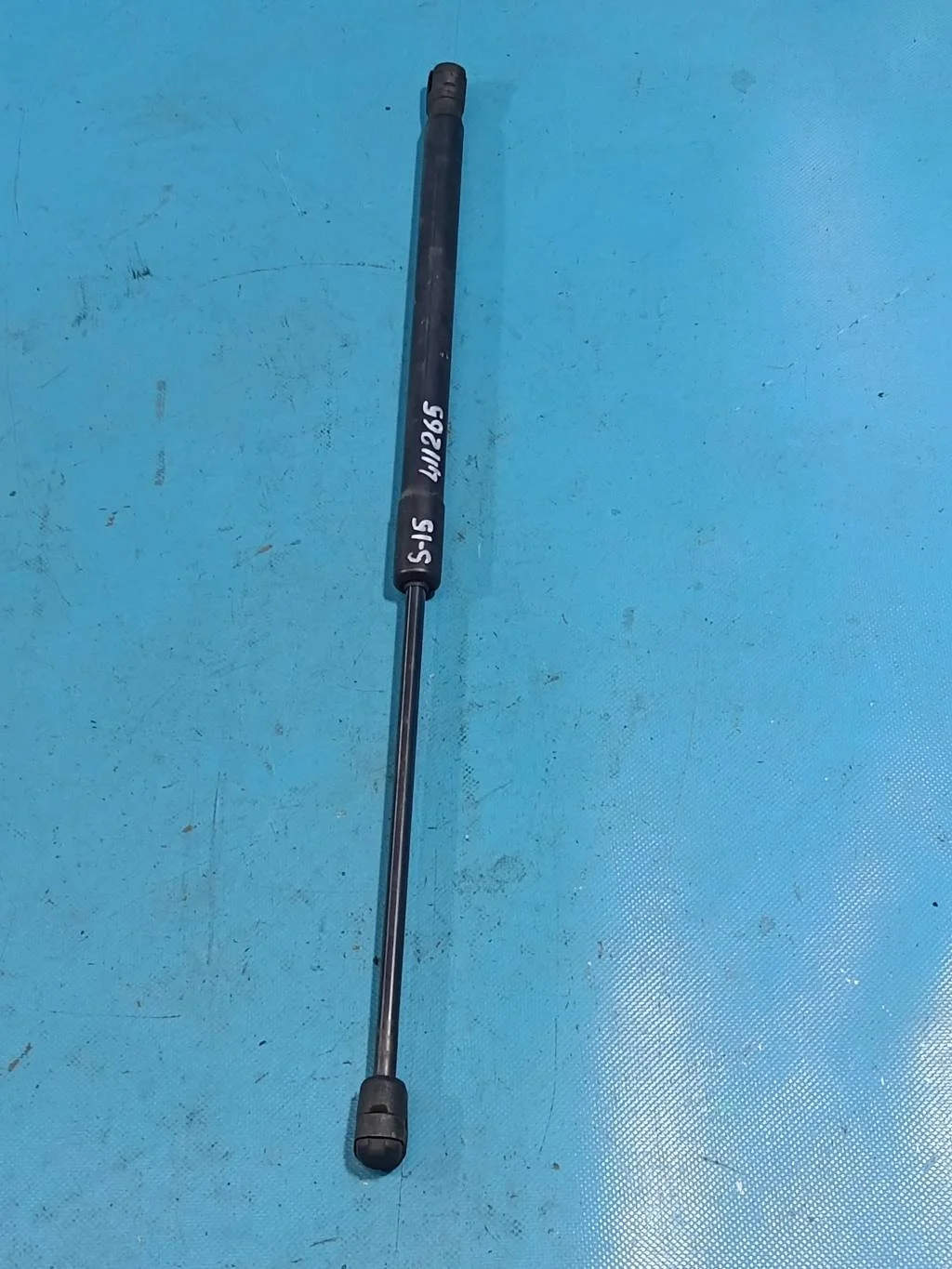 Амортизатор капота Audi Q7 (2006-2016)