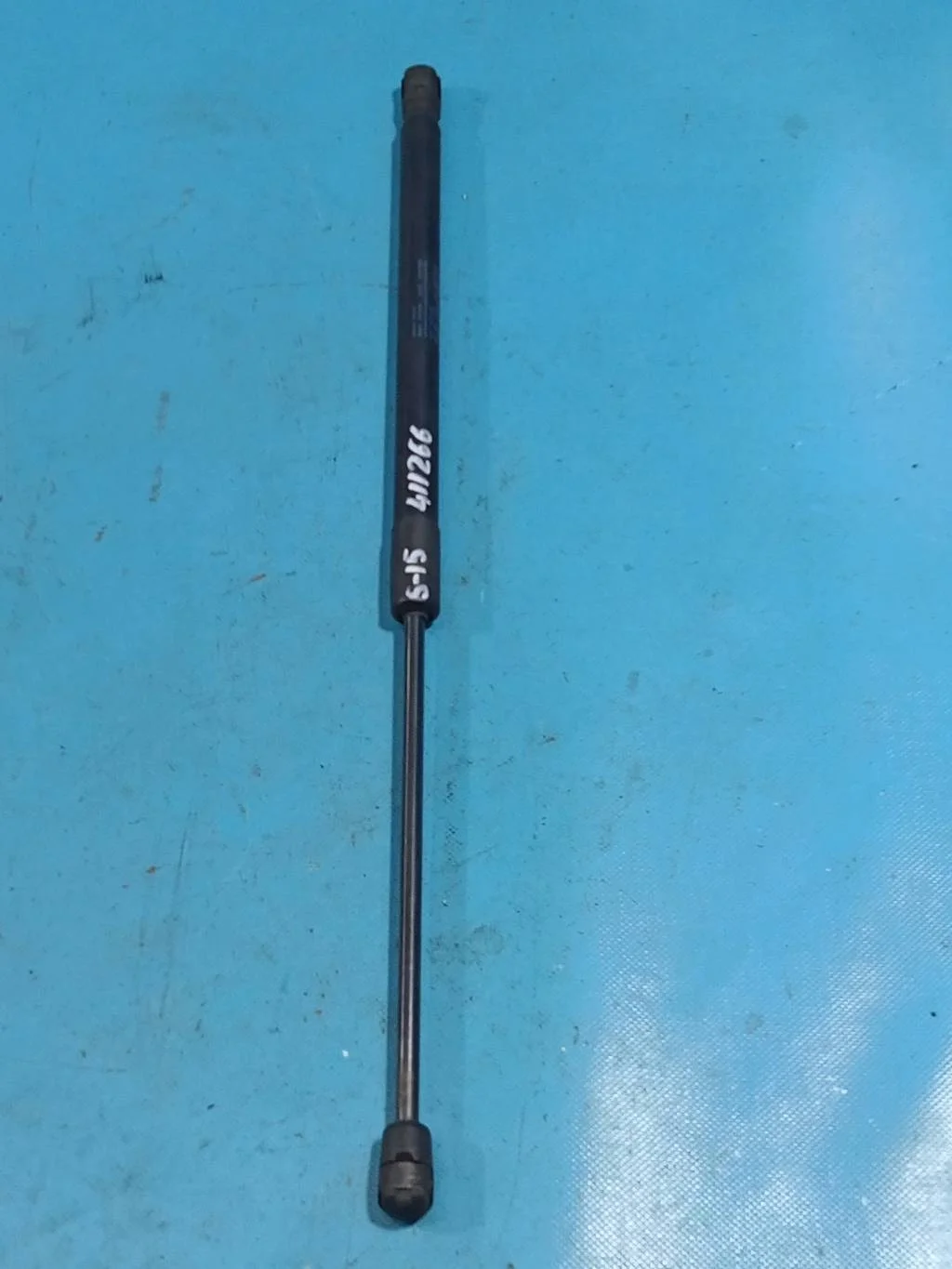 Амортизатор капота Audi Q7 (2006-2016)