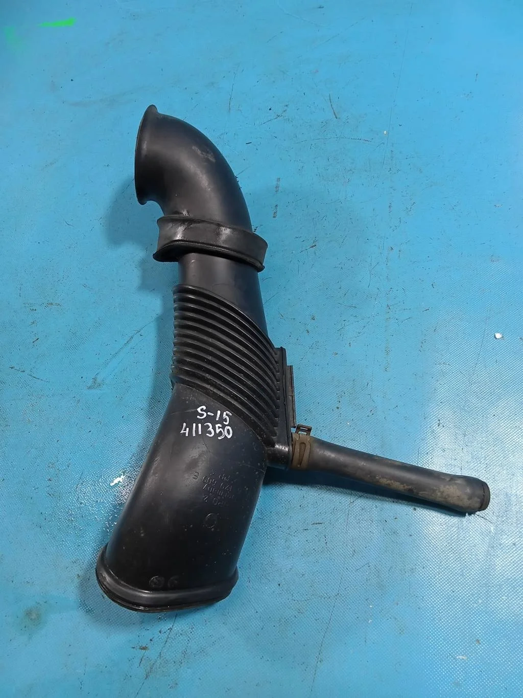 Патрубок воздушный Audi Q7 (2006-2016)