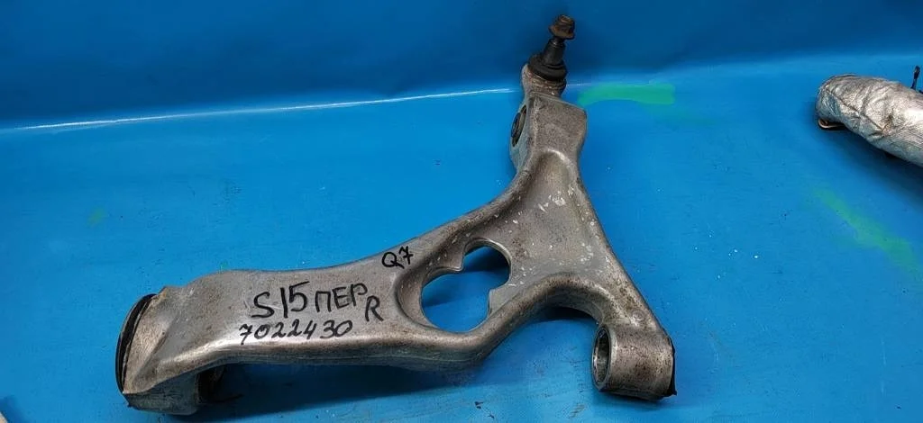 Рычаг передней подвески правый Audi Q7 (2006-2016)