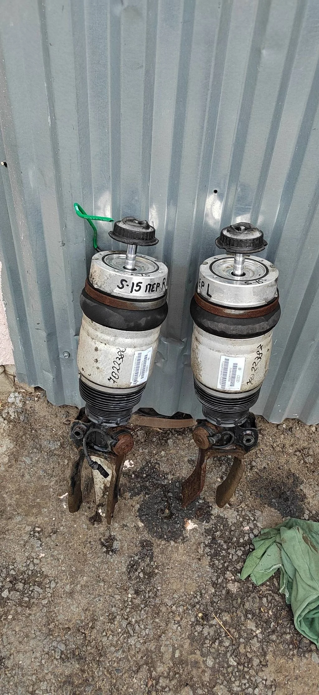 Пневмостойка передняя левая,правая Audi Q7 (2006-