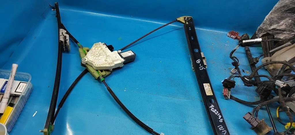 Стеклоподъемник электро передний левый Audi Q7 (2