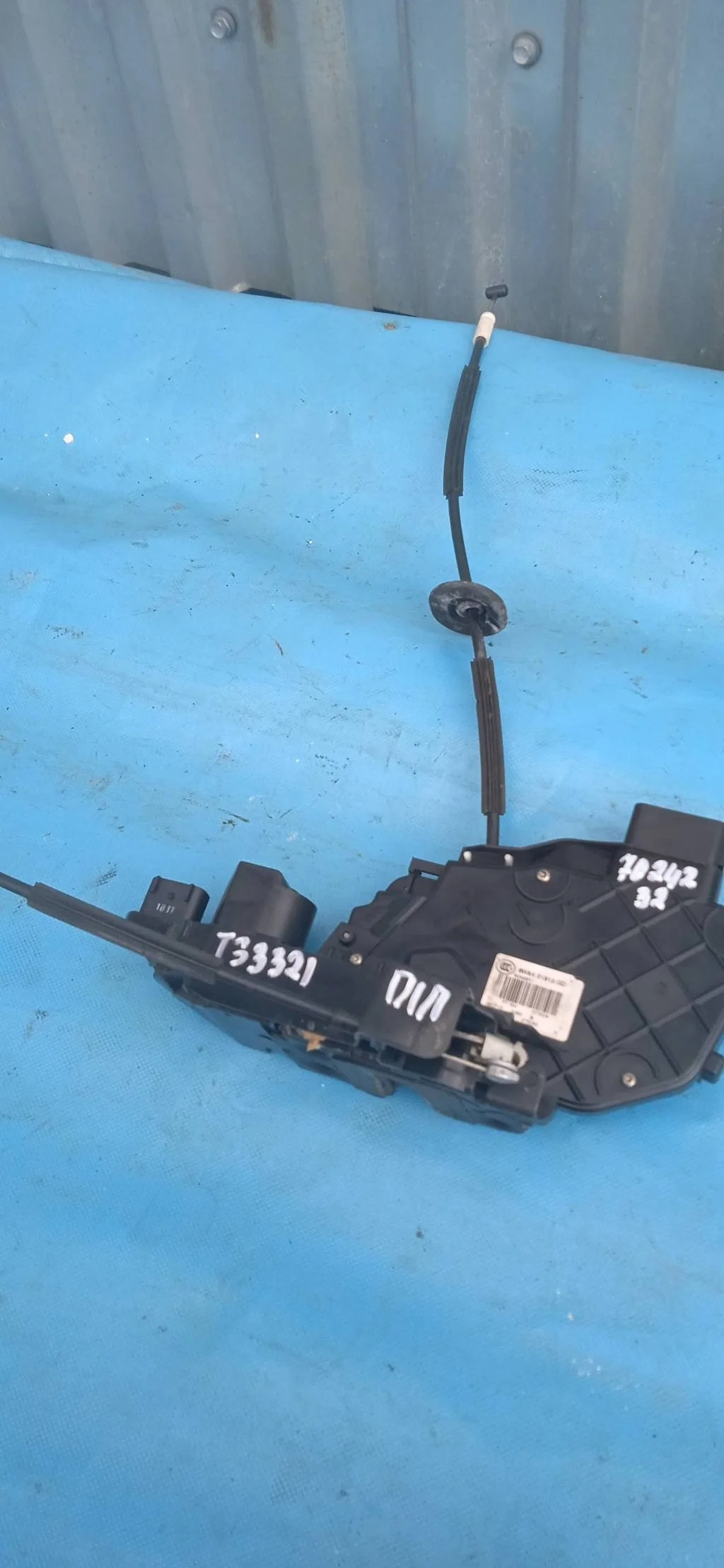 Замок двери передней правой Land Rover RANGE ROVE