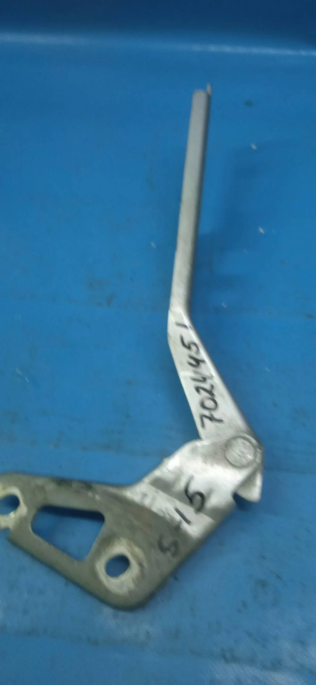 Петля капота левая Audi Q7 (2006-2016)