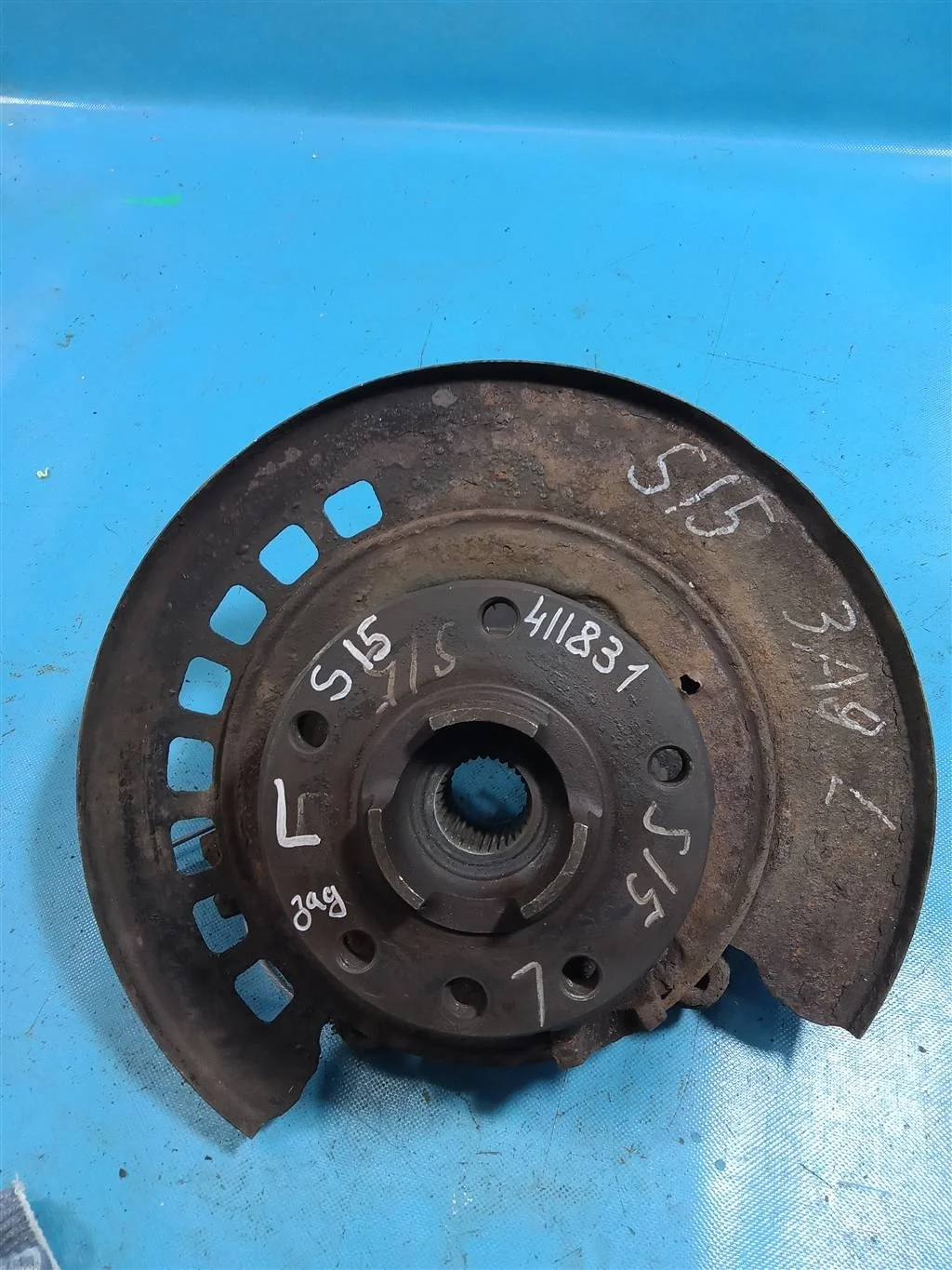 Кулак  задний левый Audi Q7 (2006-2016)