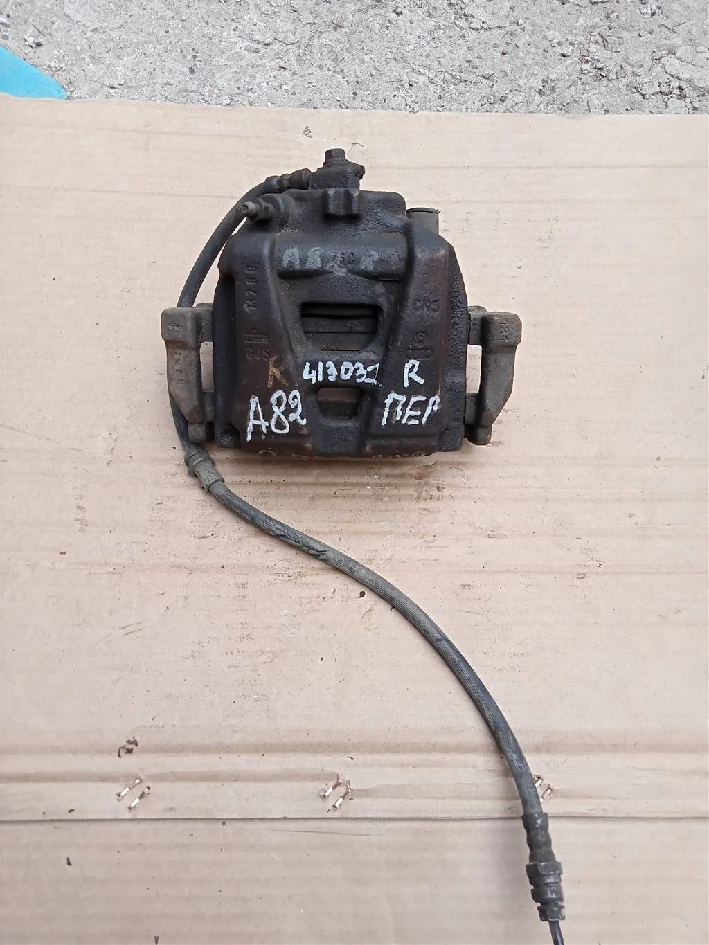 Суппорт тормозной передний правый VW Tiguan (2011