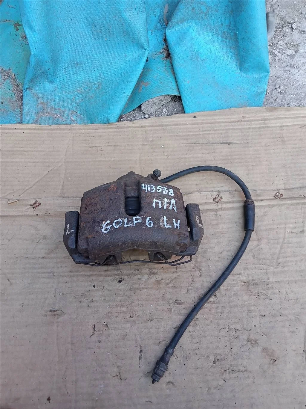 Суппорт тормозной передний левый VW Golf V (2003-