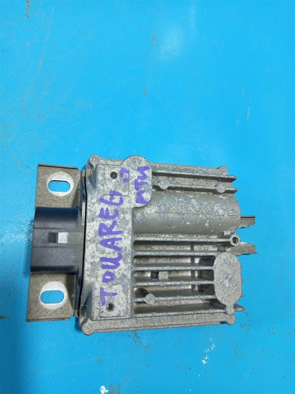 Блок управления топливным насосом VW Touareg NF (