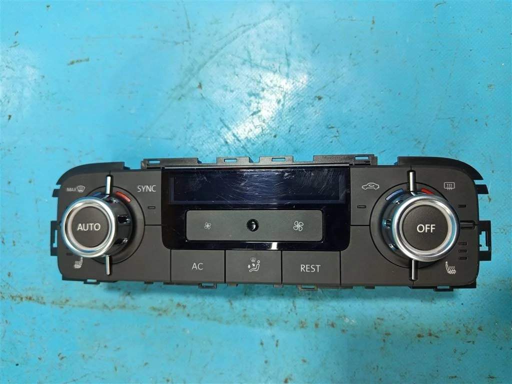Блок управления кондиционером и климатом VW Touar