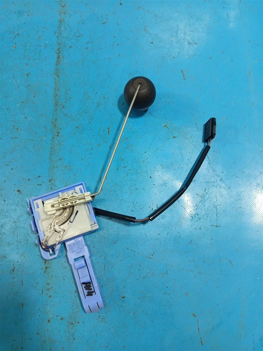 Датчик уровня топлива в баке VW Touareg NF (2011-