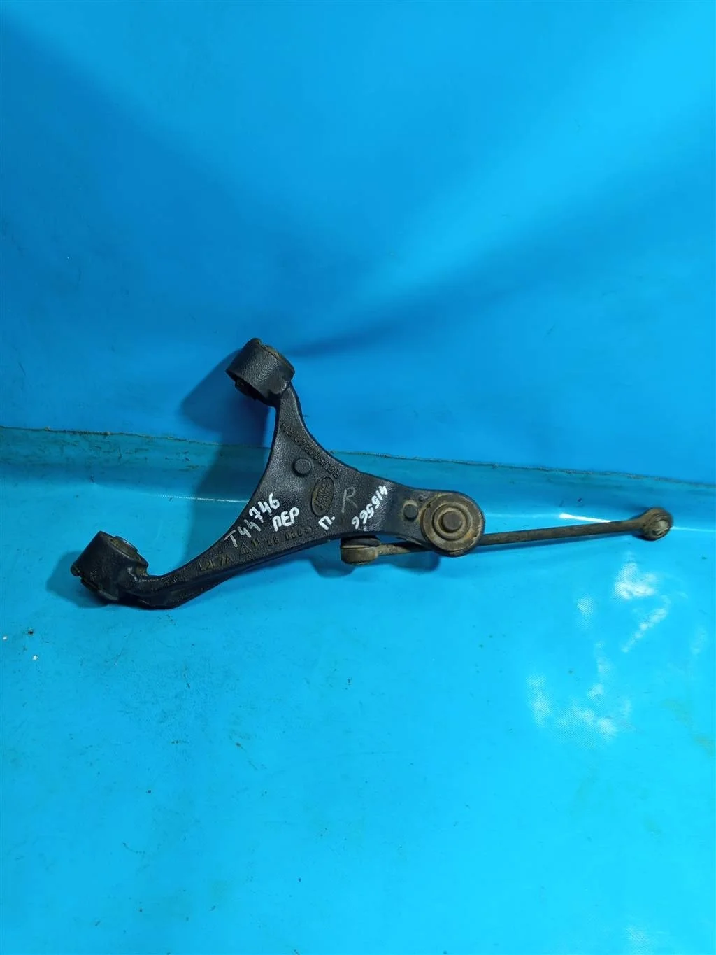 Рычаг передний верхний правый Land Rover RANGE RO