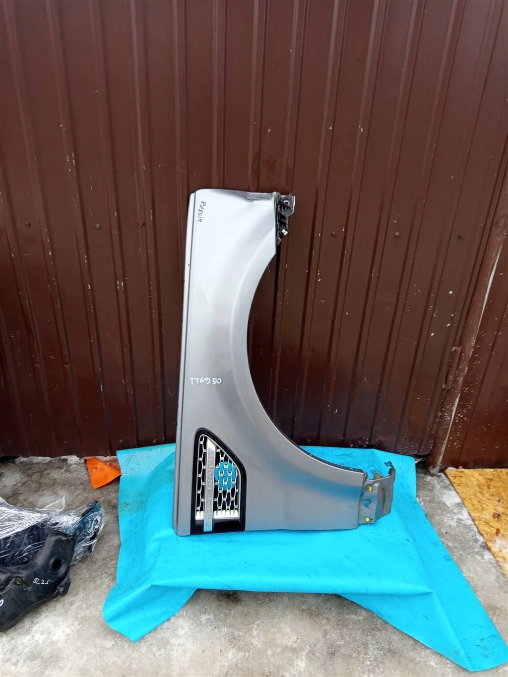 Крыло переднее правое Land Rover RANGE ROVER SPOR