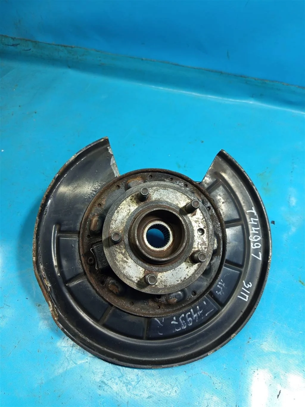 Кулак  задний правый Land Rover RANGE ROVER SPORT