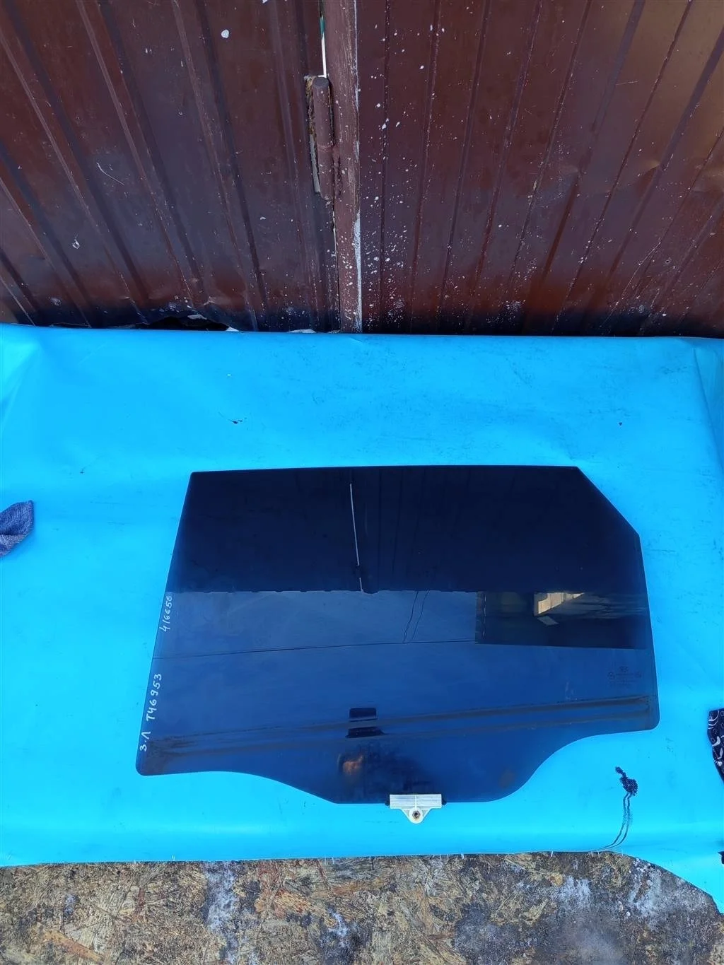 Стекло двери задней левой Kia Sorento XM (2009-20