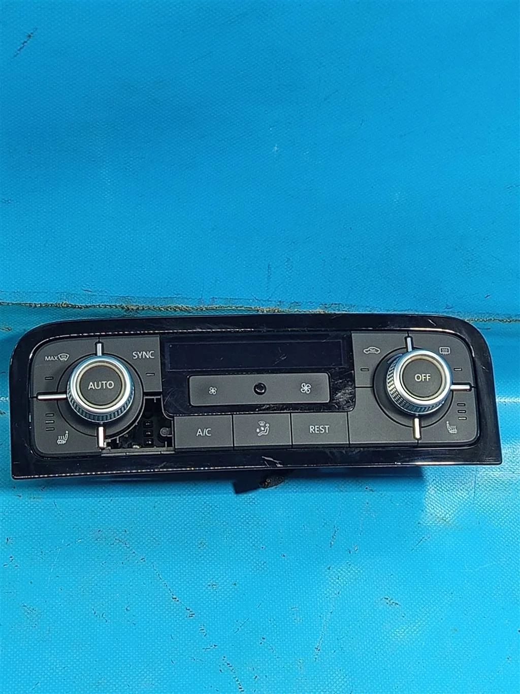 Блок управления кондиционером и климатом VW Touar