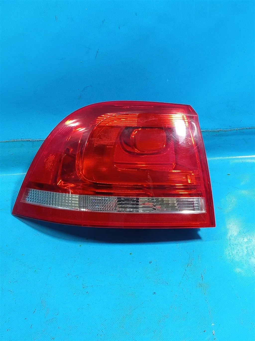 Фонарь задний левый VW Touareg NF (2011-2018)