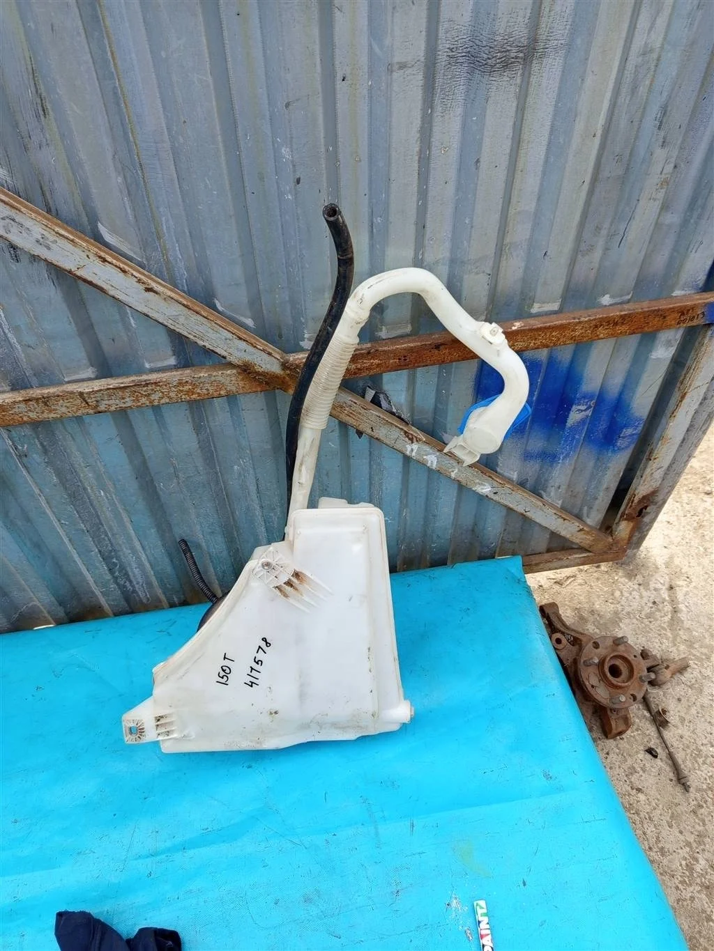 Бачок омывателя в сборе с моторами VW Touareg NF