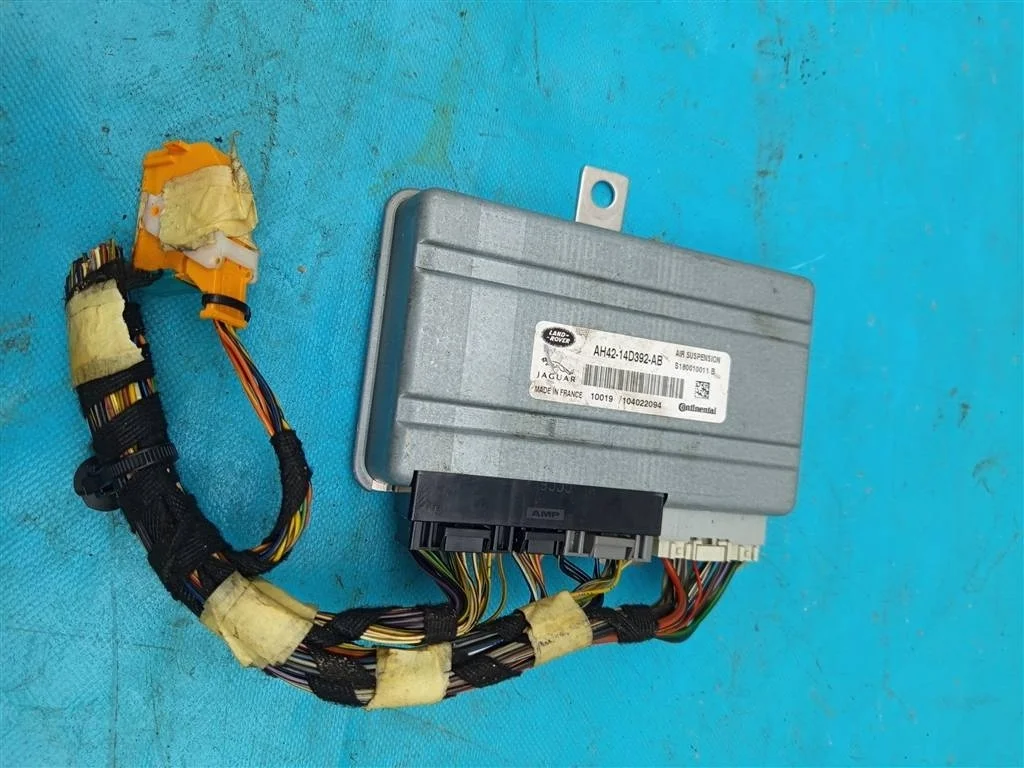 Блок управления пневмоподвески Land Rover Range R