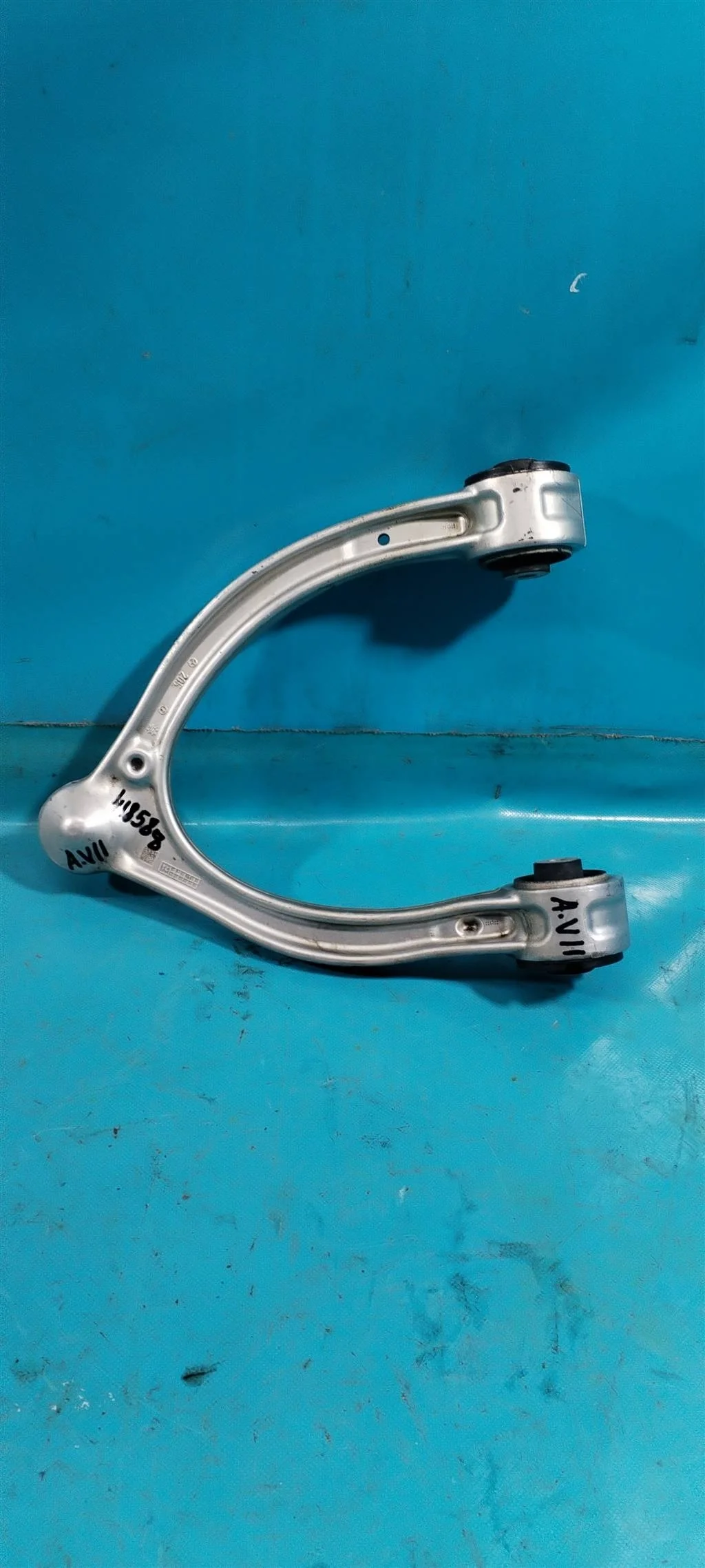 Рычаг передний верхний левый Mercedes W205 C Class