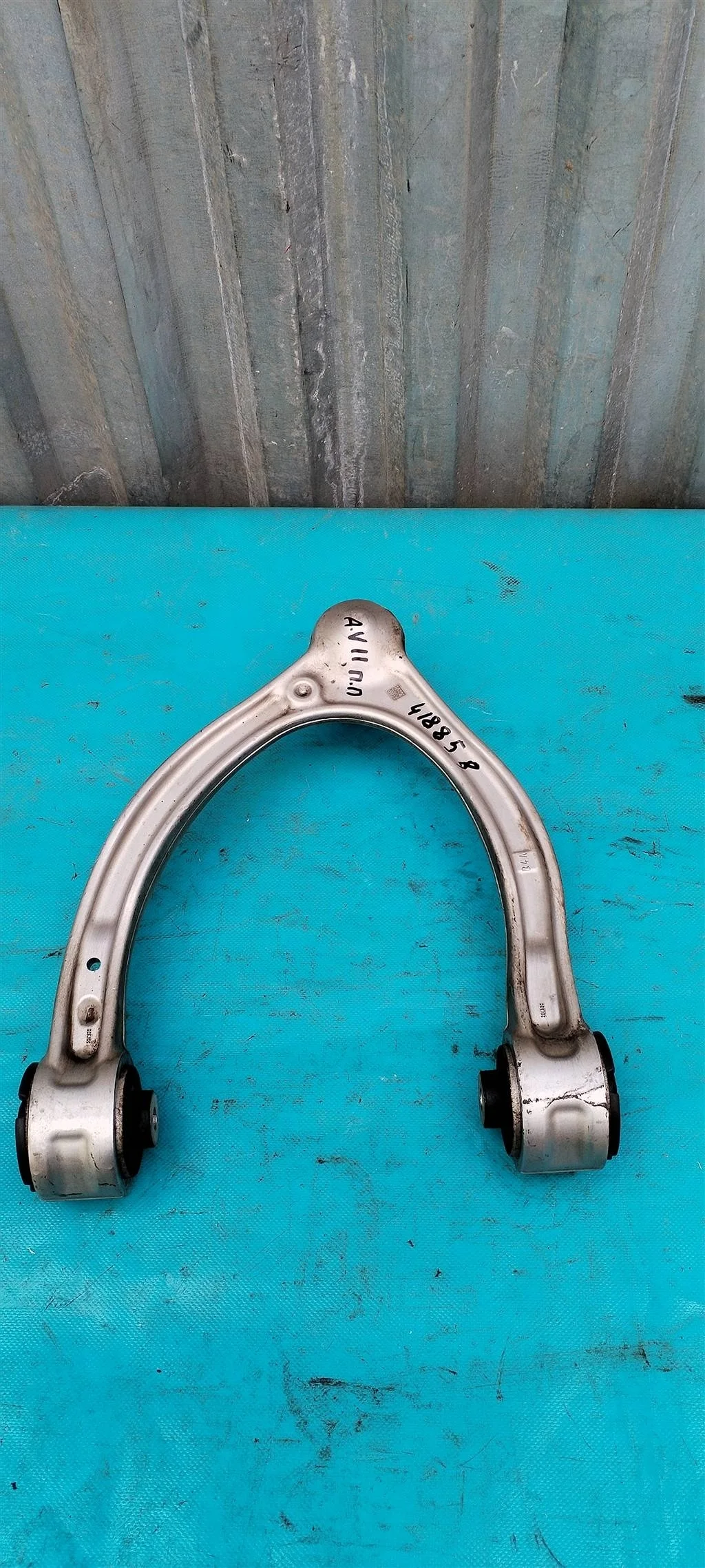 Рычаг передний верхний правый Mercedes W205 C Cla