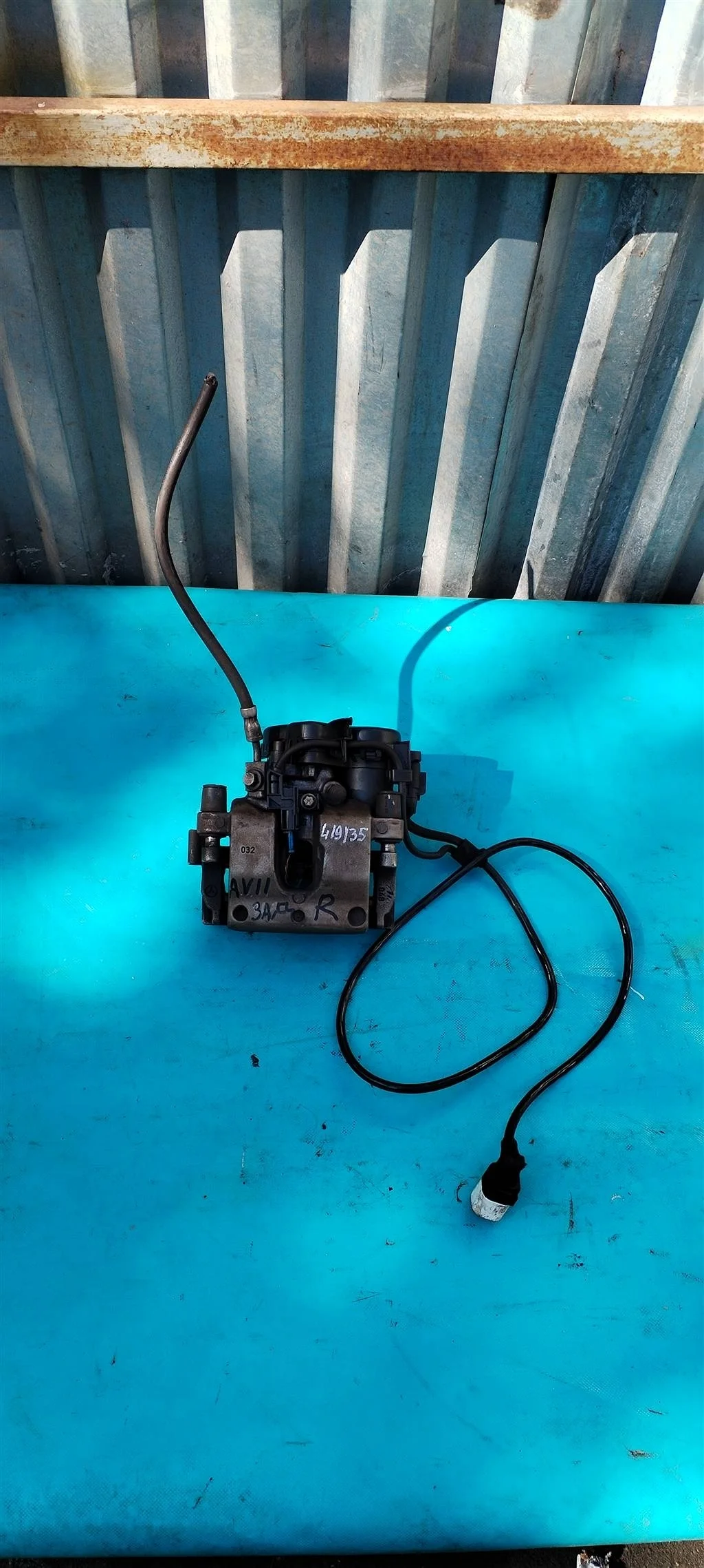 Суппорт тормозной задний правый Mercedes W205 C C