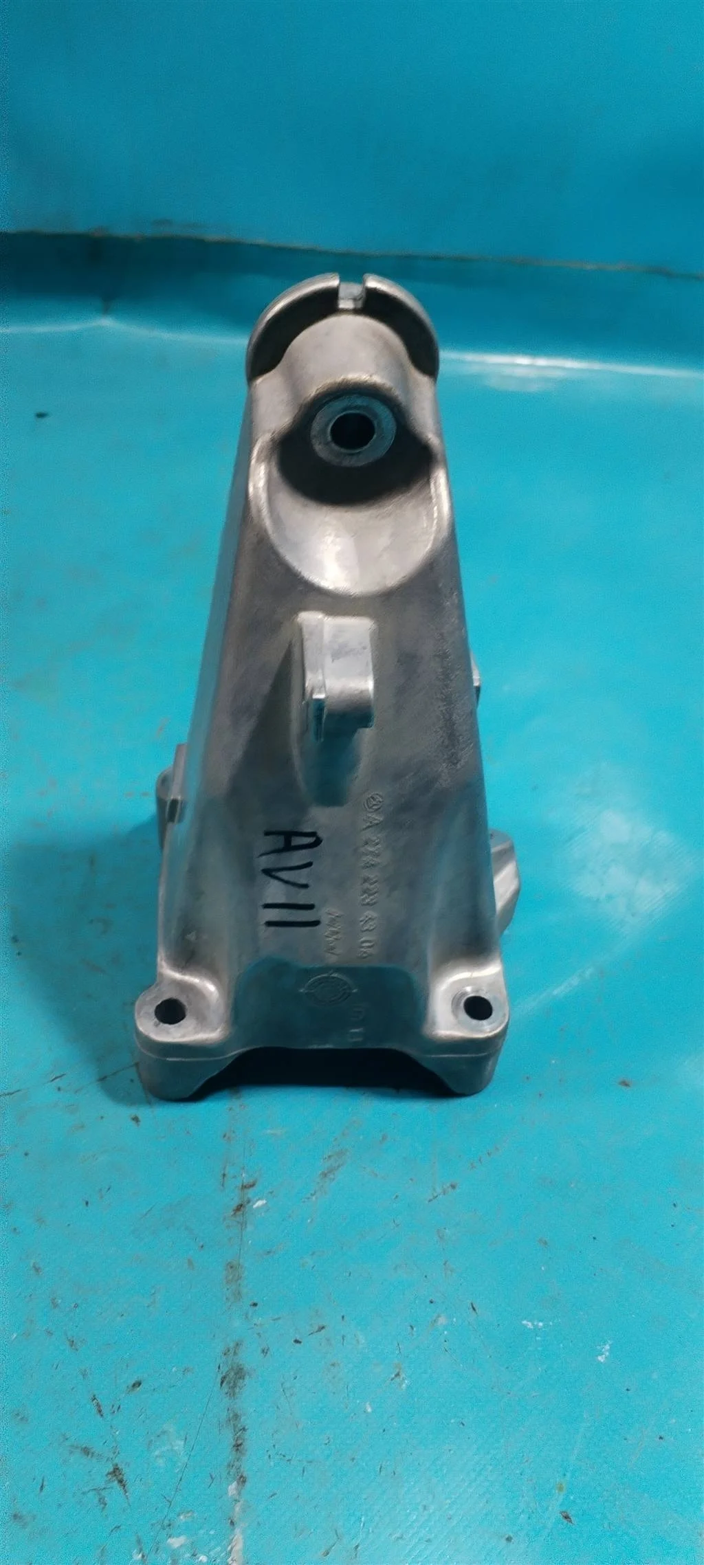 Кронштейн опоры двигателя левый Mercedes W205 C C