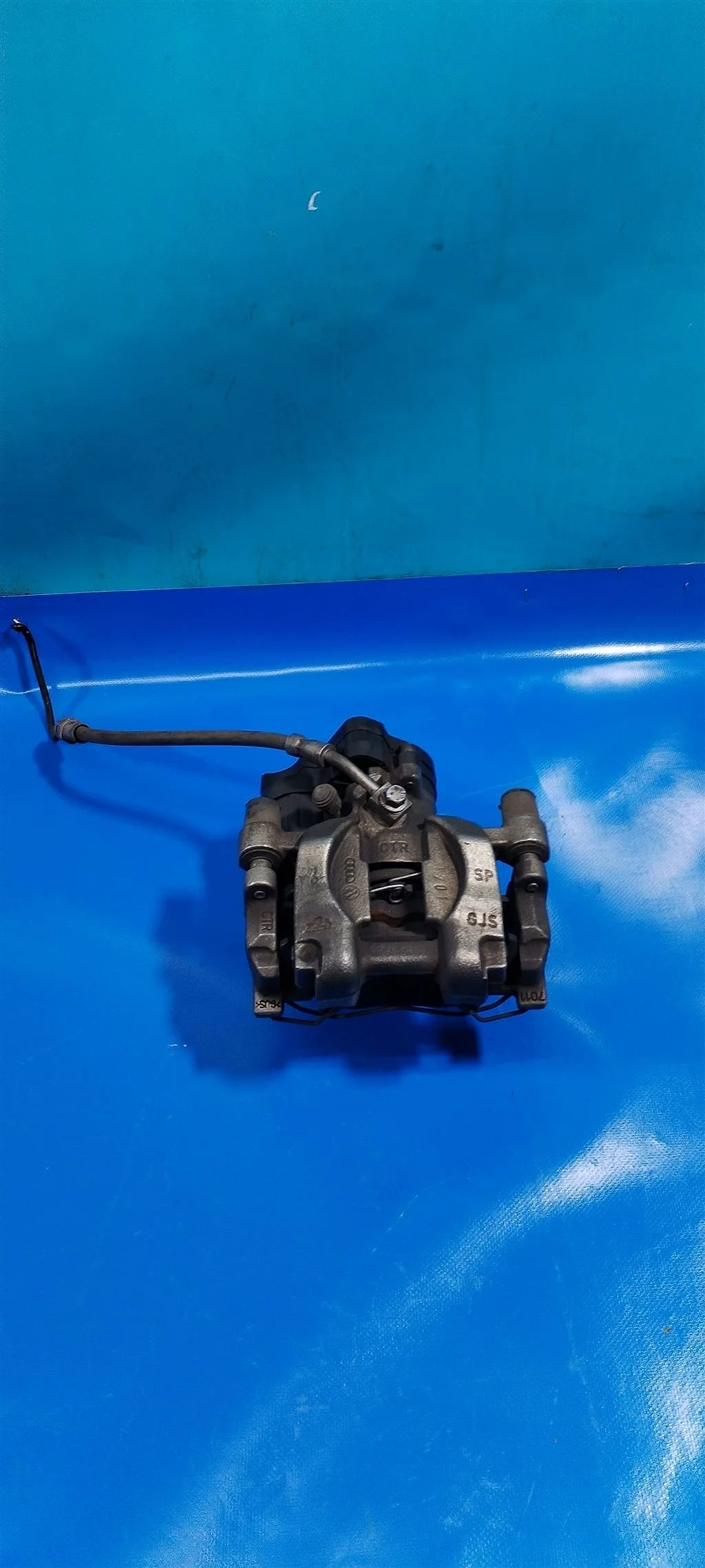 Суппорт тормозной задний правый VW Passat B8