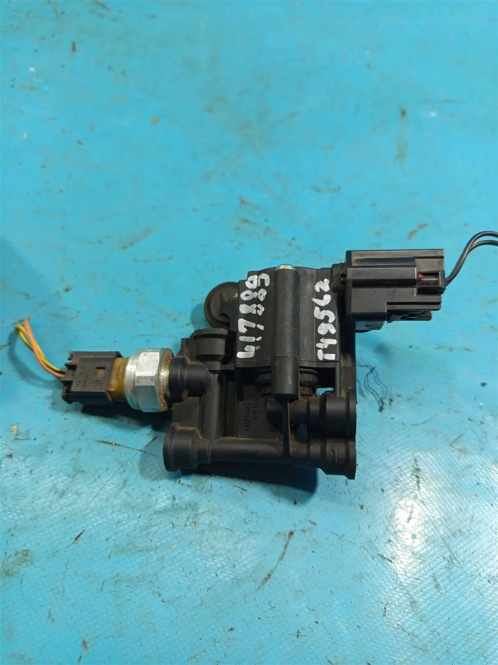 Клапан пневмоподвески Land Rover RANGE ROVER SPOR