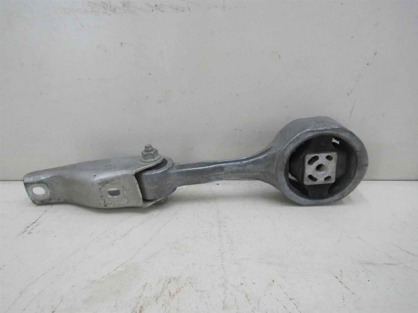 Опора двигателя задняя Skoda Rapid 2013-2020  [6Q0199851AJ]  1.2 CGPC в Вологде