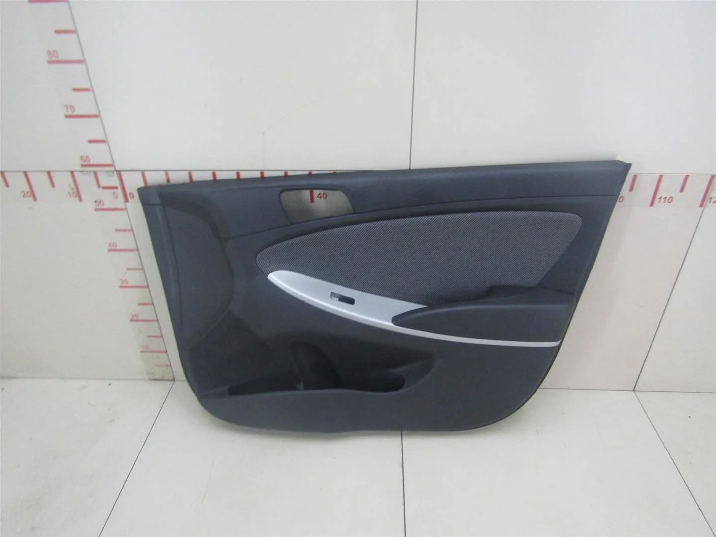 Обшивка двери передней правой Hyundai Solaris 2010-2017  [823024L010PBW ]  1.6 G4FC в Вологде