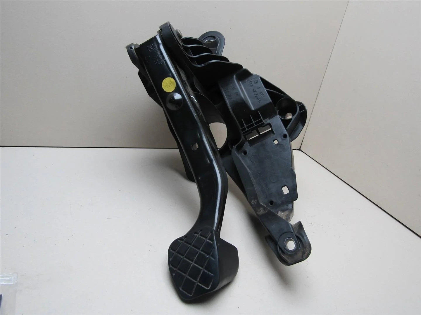 Педаль тормоза Skoda Rapid 2013-2020  [6R1721060]  в Вологде