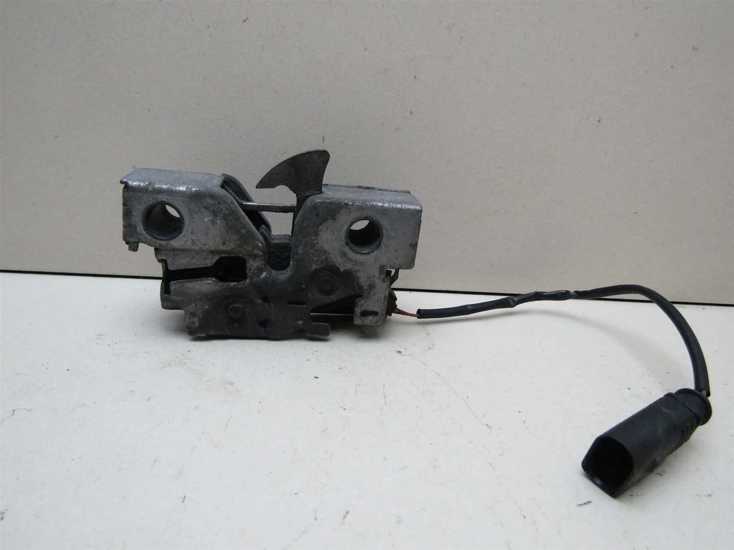 Замок капота Skoda Rapid 2013-2020  [5JA823509D]  в Вологде