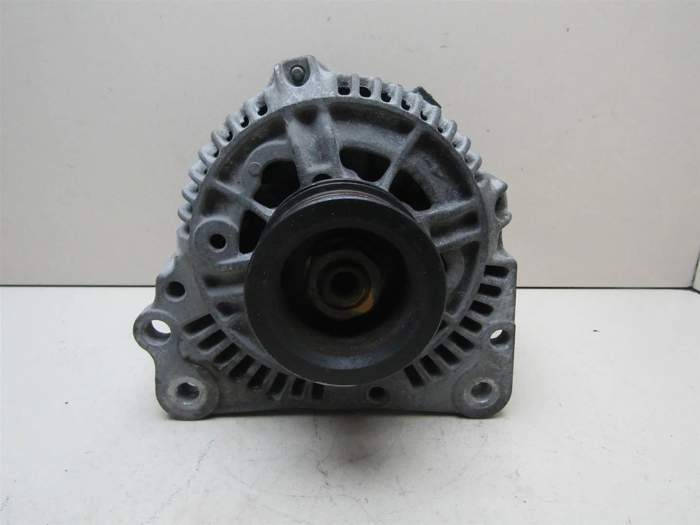 Генератор Skoda Octavia 1997-2000  [037903025B]  1.6 AEE в Вологде