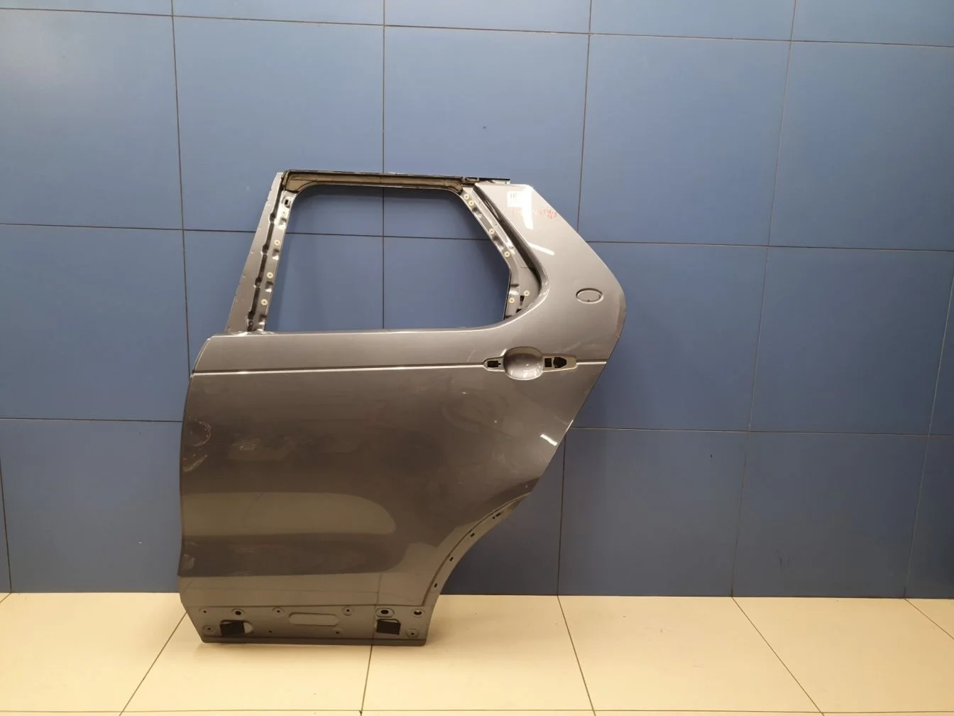 Дверь левая задняя для Land Rover Discovery 2017-