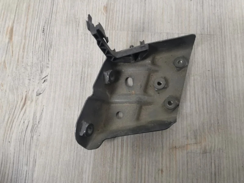 Кронштейн крыла VW Touareg 2 2010-2018 7P