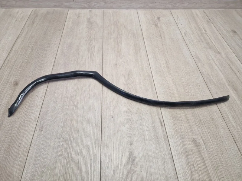 Уплотнитель двери наружный VW Touareg 2 2010-2018 7P